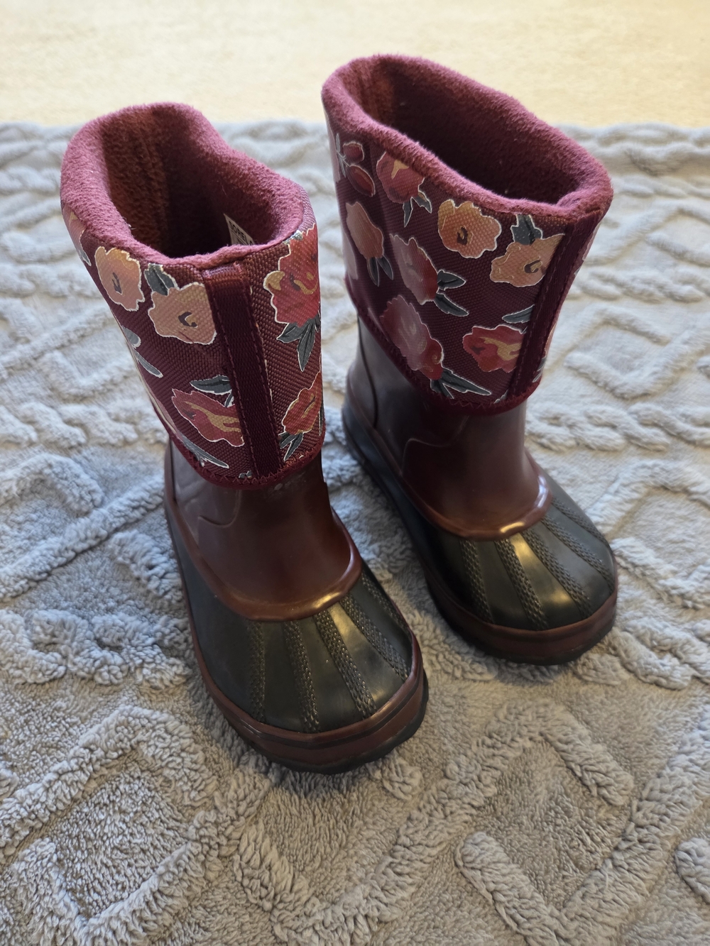 Size 9 Toddler, Girls Sorel Burgundy Boot With Fleece Liner - Picture 2 of 9